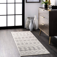 Kenzie Geometric Diamond Area Rug, Off-white